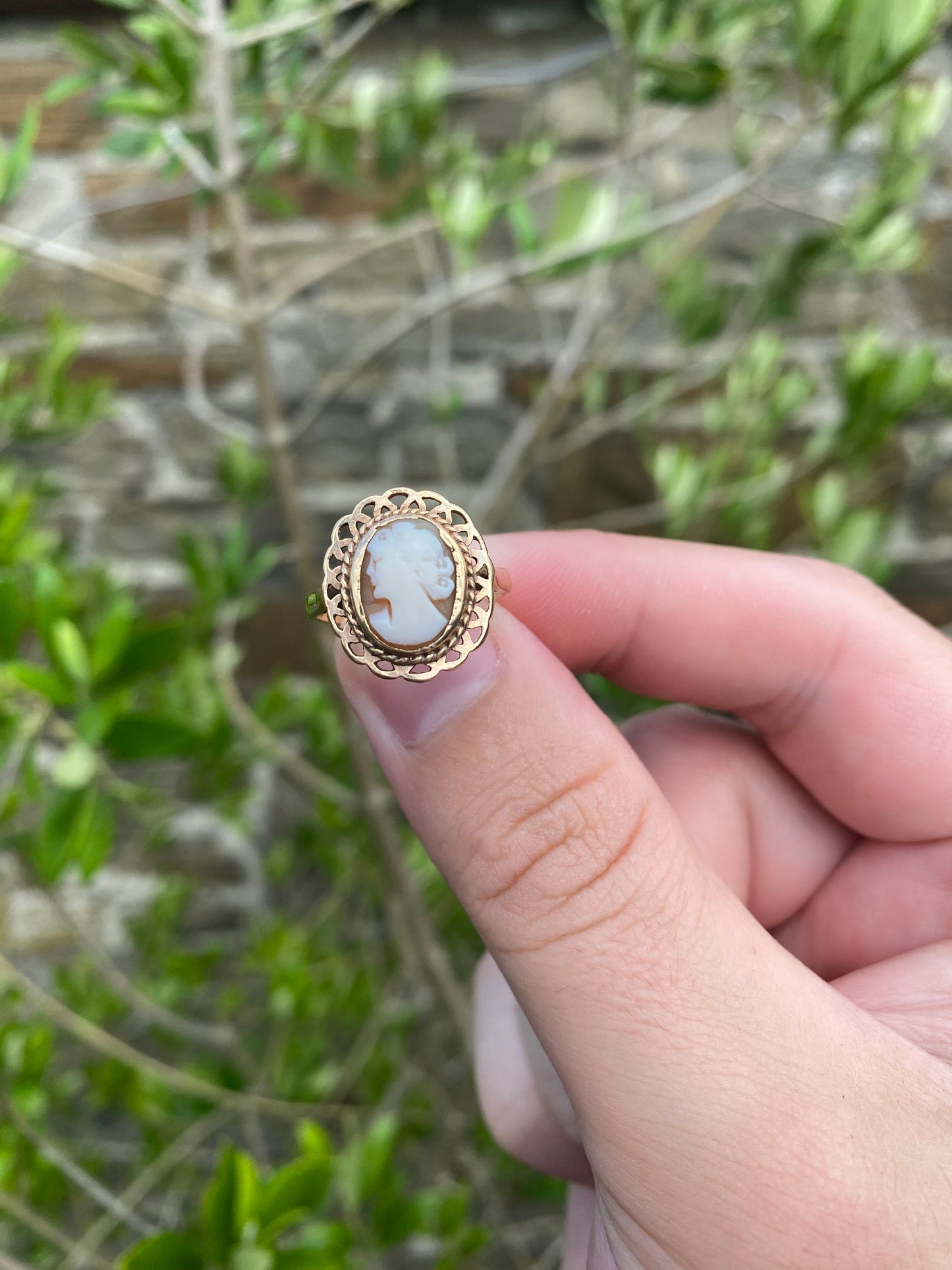 9ct Gold Cameo Ring 1964