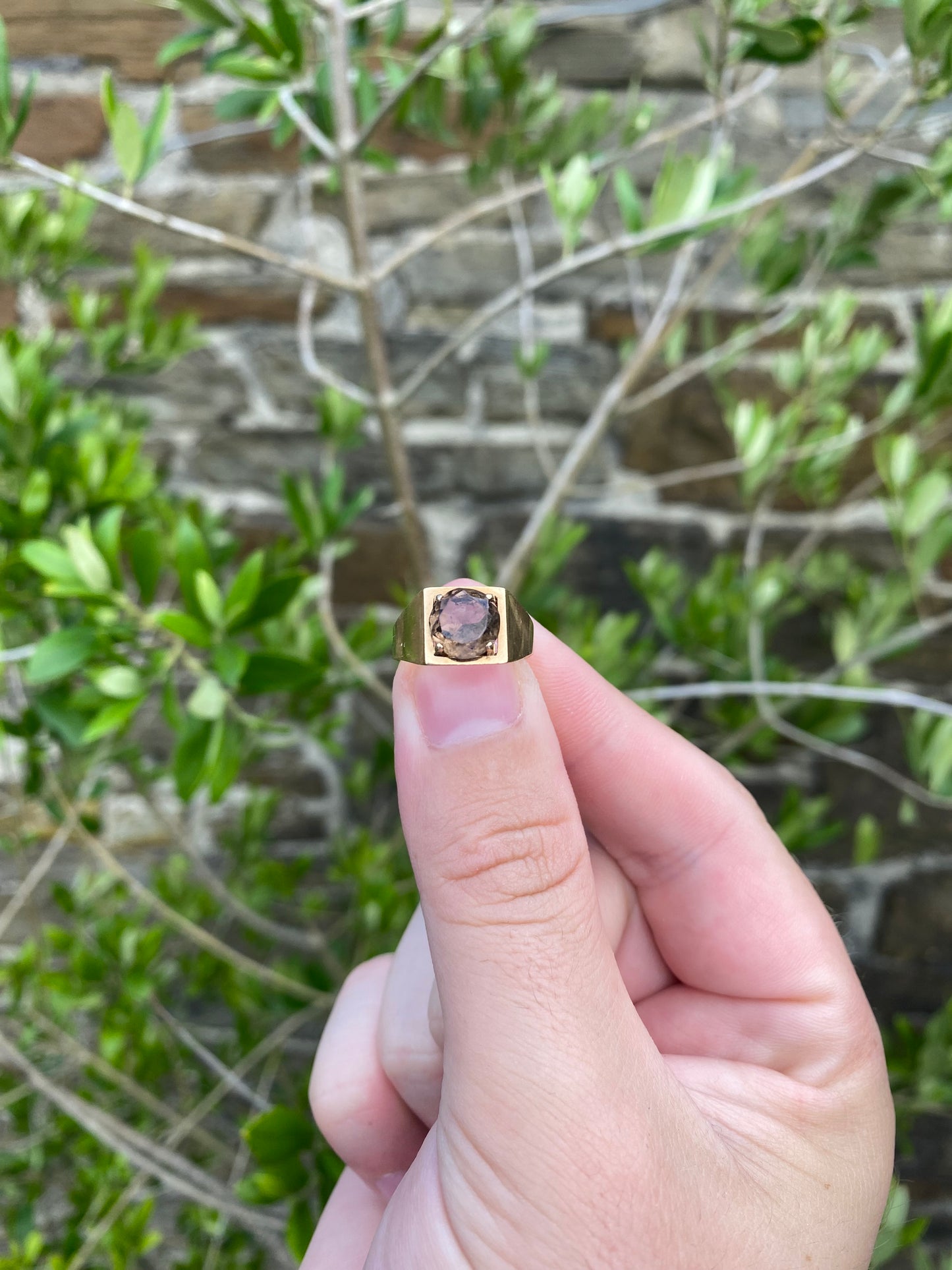 9ct Gold ring with Smoky Quartz centre stone 1973