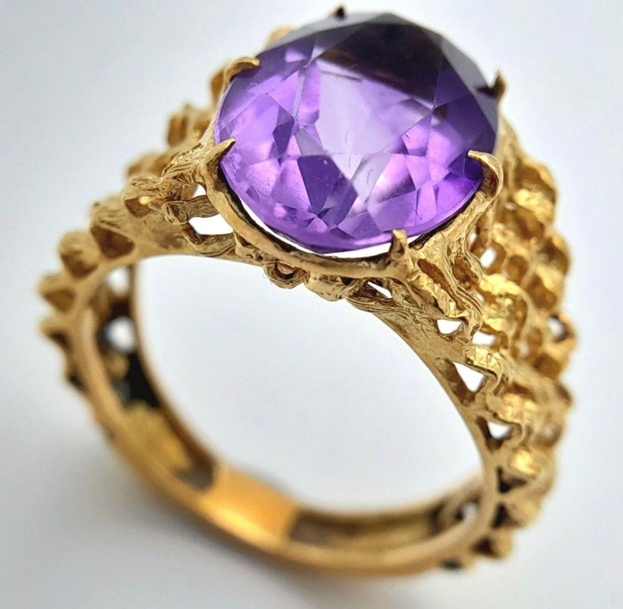 18k Gold 4ct Amethyst Ring