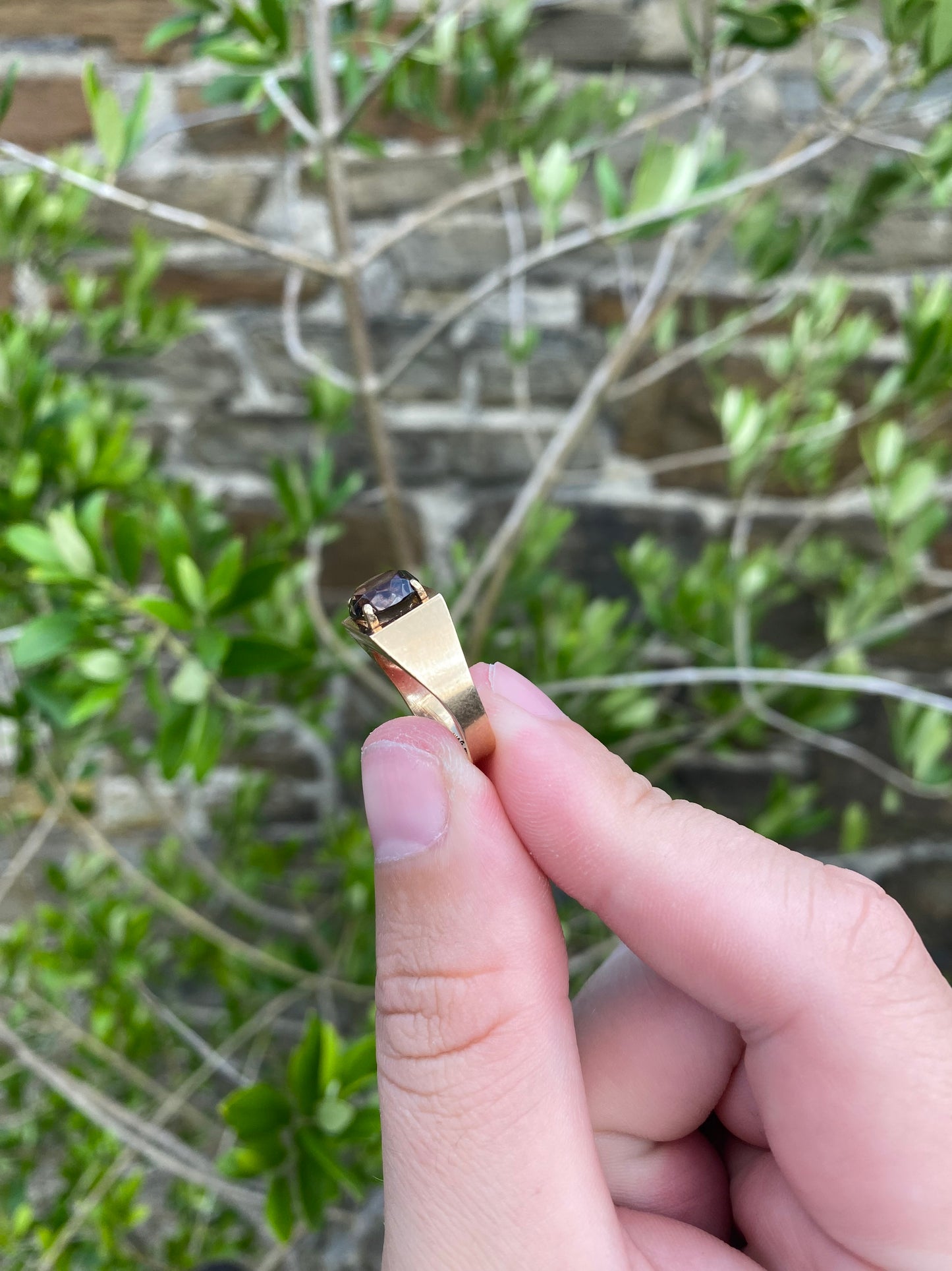 9ct Gold ring with Smoky Quartz centre stone 1973