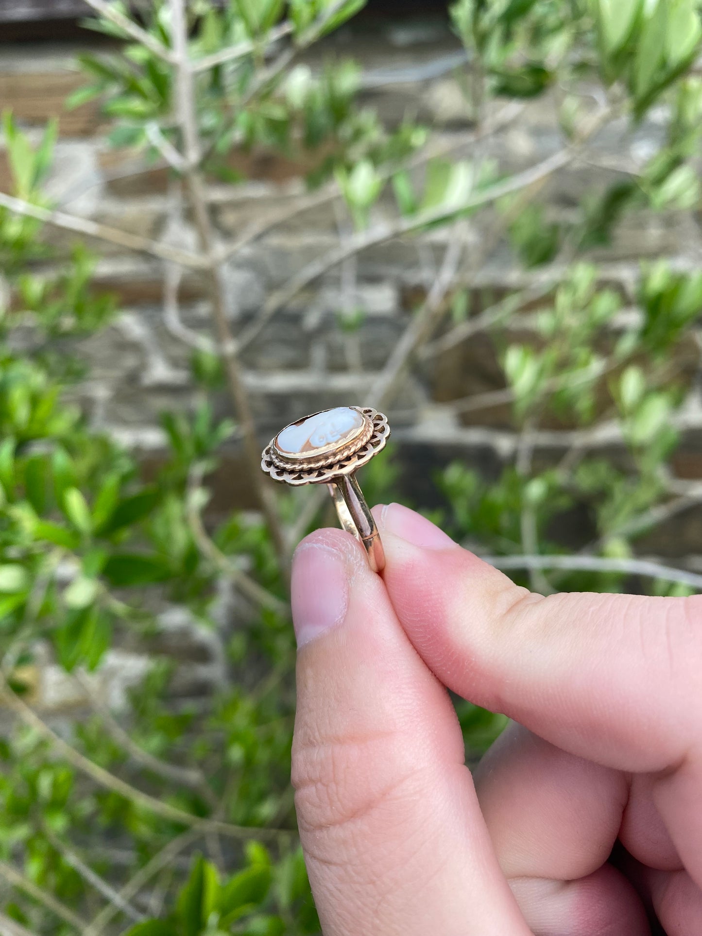 9ct Gold Cameo Ring 1964