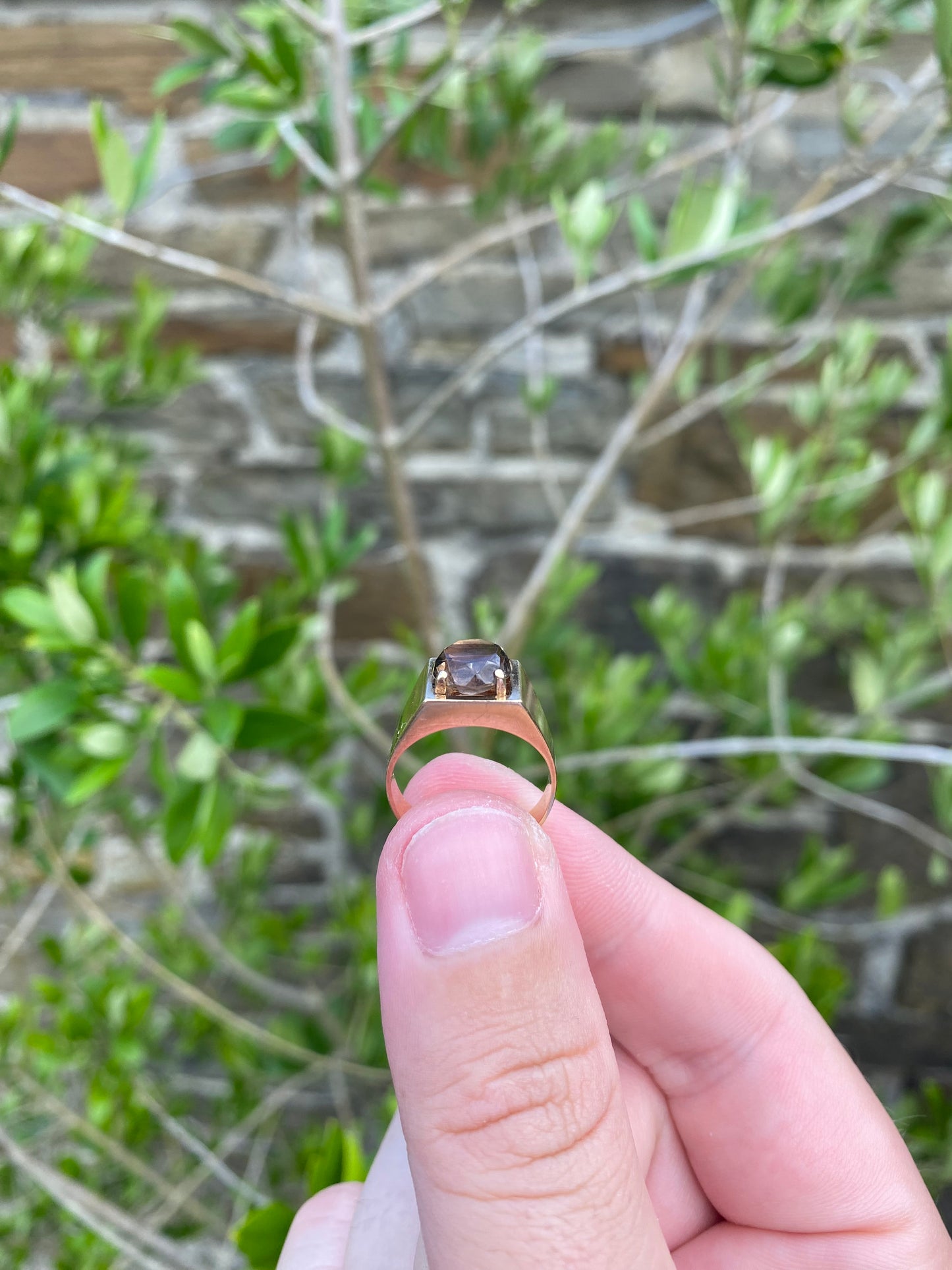 9ct Gold ring with Smoky Quartz centre stone 1973