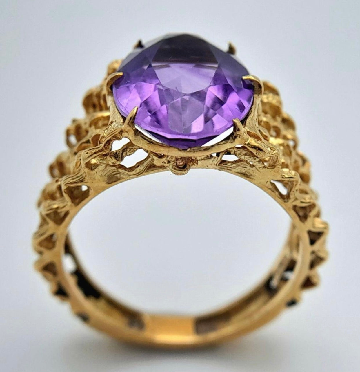 18k Gold 4ct Amethyst Ring