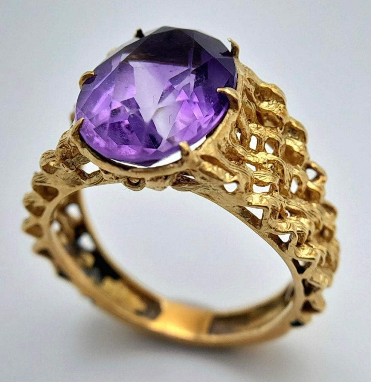 18k Gold 4ct Amethyst Ring