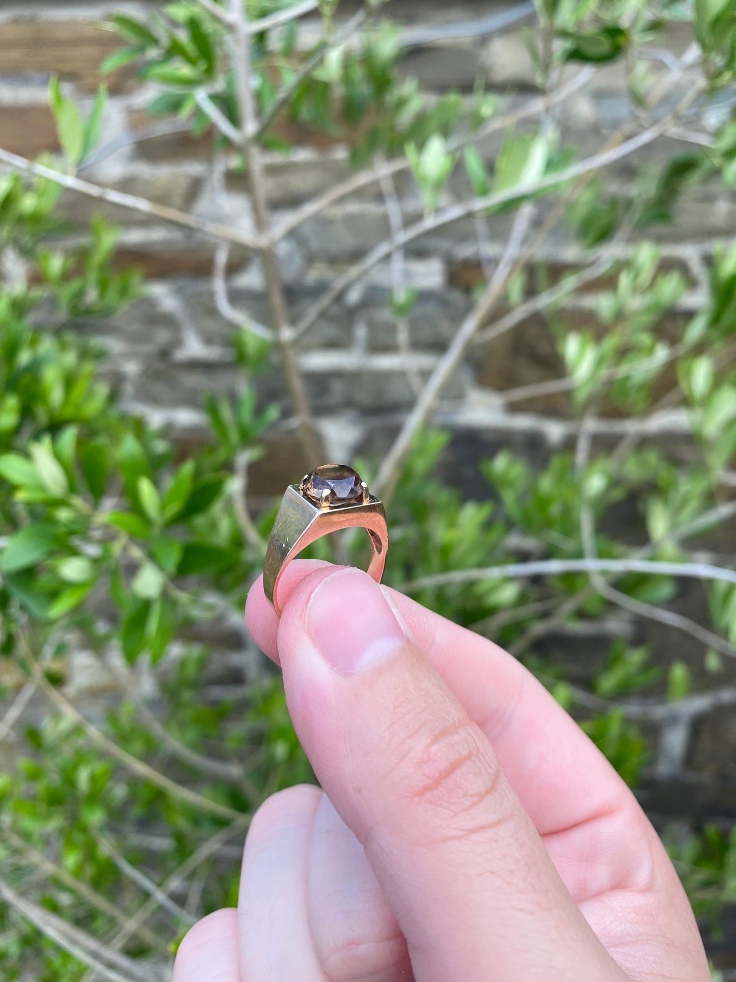 9ct Gold ring with Smoky Quartz centre stone 1973