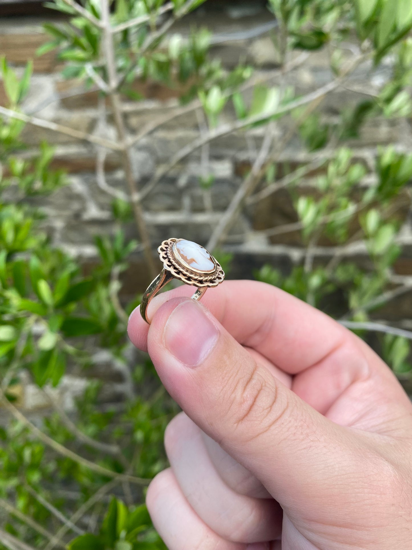 9ct Gold Cameo Ring 1964