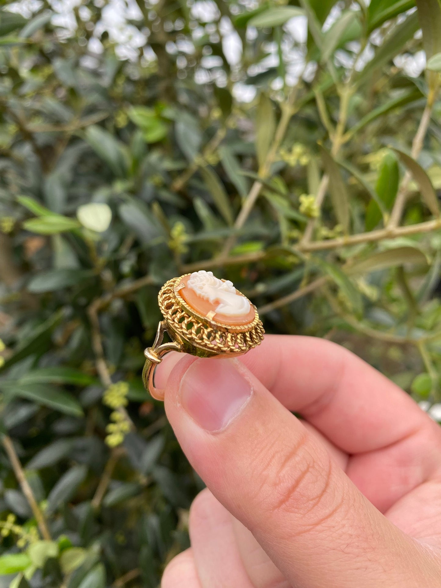 Vintage 9K Yellow Gold Cameo Ring. Size P 6.1g total weight.