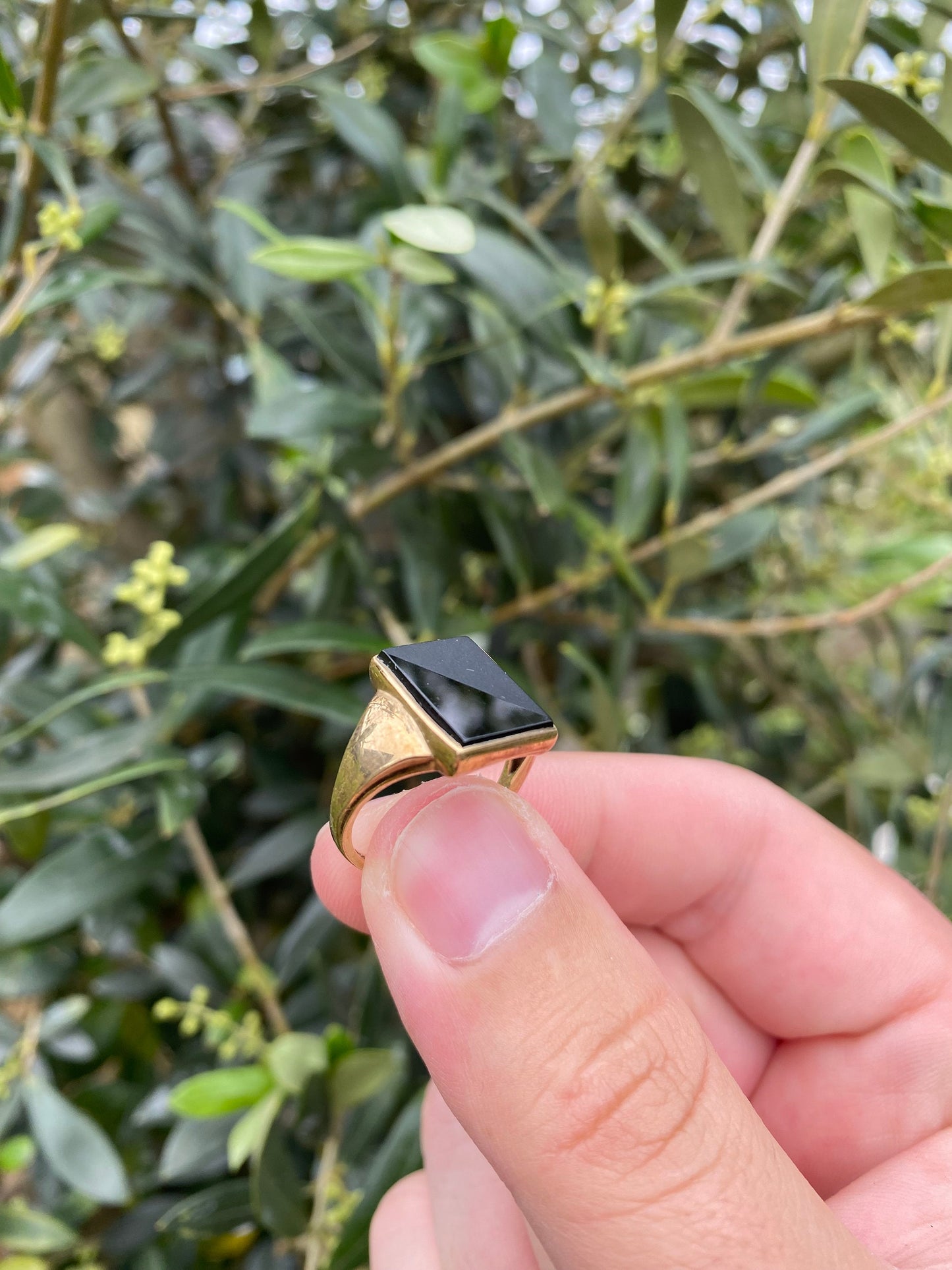 Vintage Gold Signet Ring with Black onyx centre stone Matte & Shine, size: O, 3G 9ct