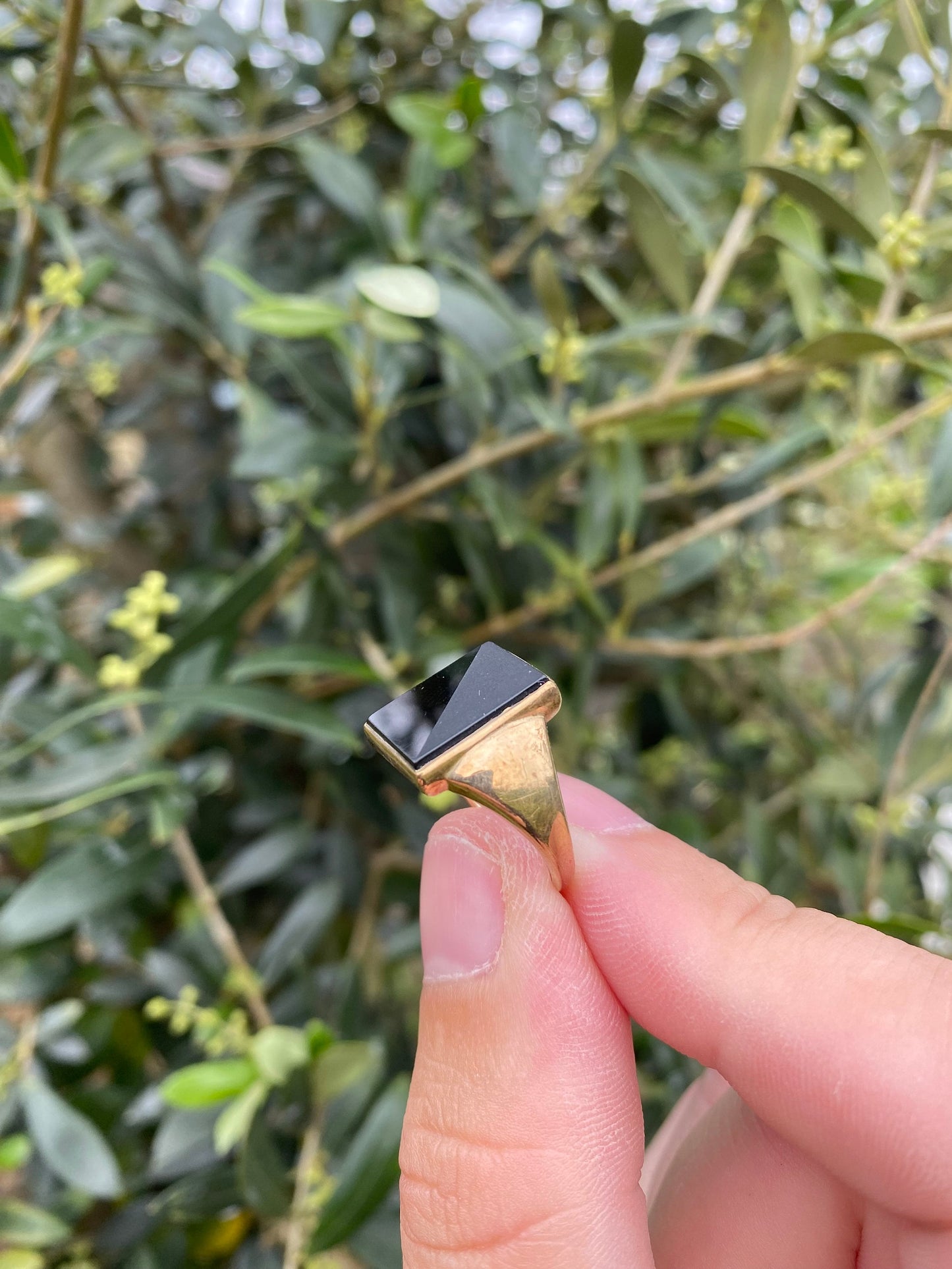 Vintage Gold Signet Ring with Black onyx centre stone Matte & Shine, size: O, 3G 9ct