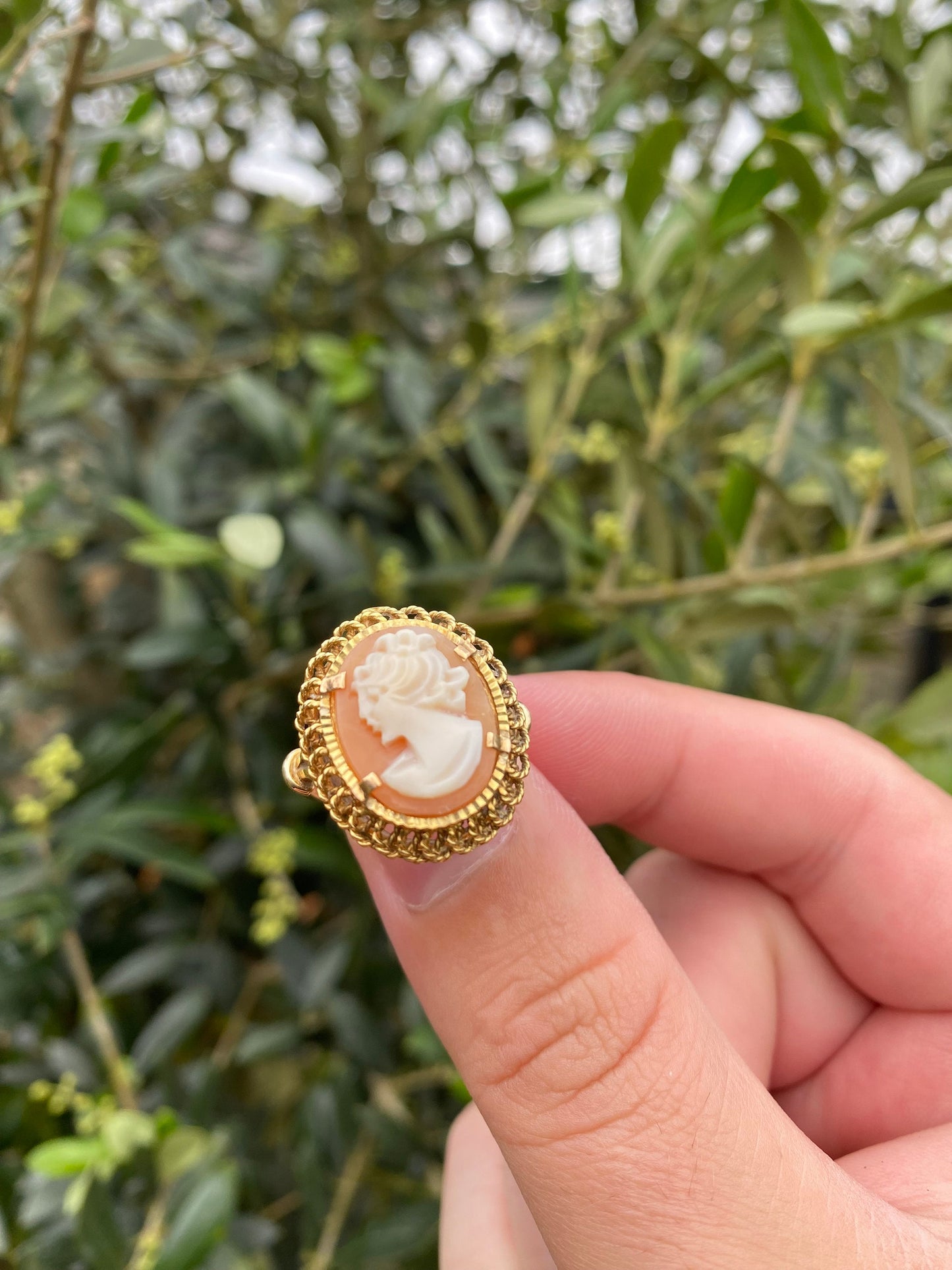 Vintage 9K Yellow Gold Cameo Ring. Size P 6.1g total weight.