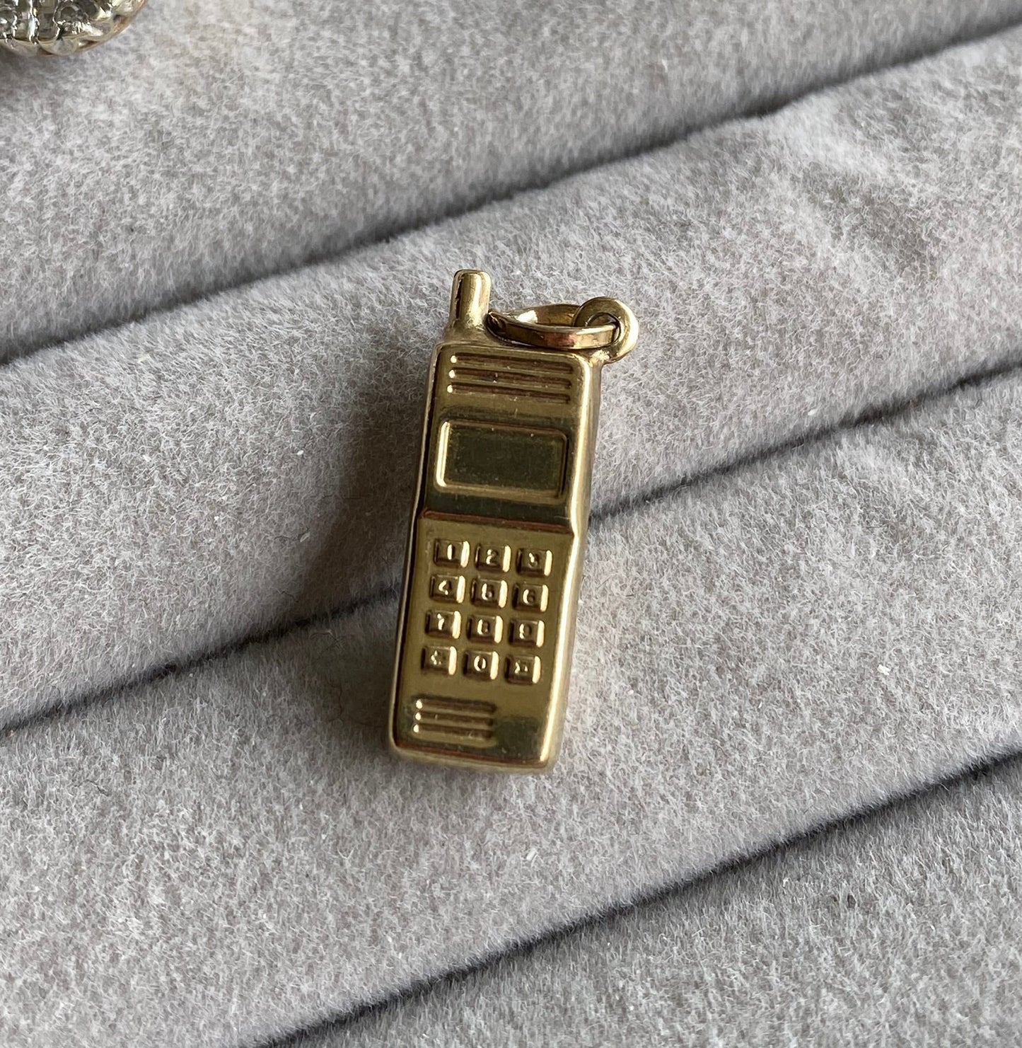 Gold mobile phone charm / pendant 9ct